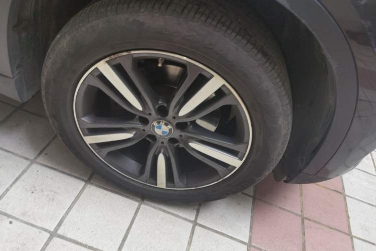 Used BMW X5  Right Front Wheel Hub