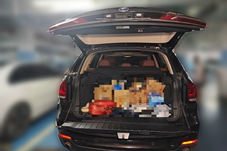 Used BMW X5  Trunk