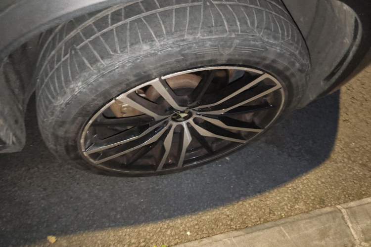 Used BMW X5  Right Front Wheel Hub