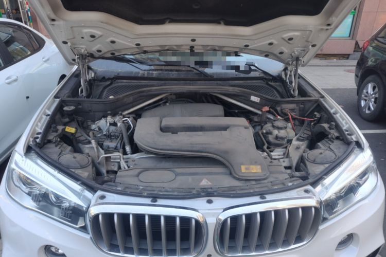 Used BMW X5  Engine Bay