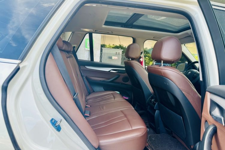 Used BMW X5 2016 xDrive35i parallel import Interior 9