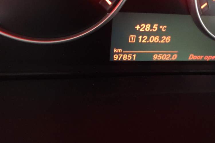 Used BMW X5 2016 xDrive35i parallel import Odometer Close Up