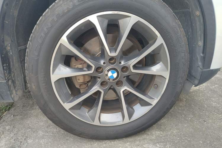 Used BMW X5  Right Front Wheel Hub