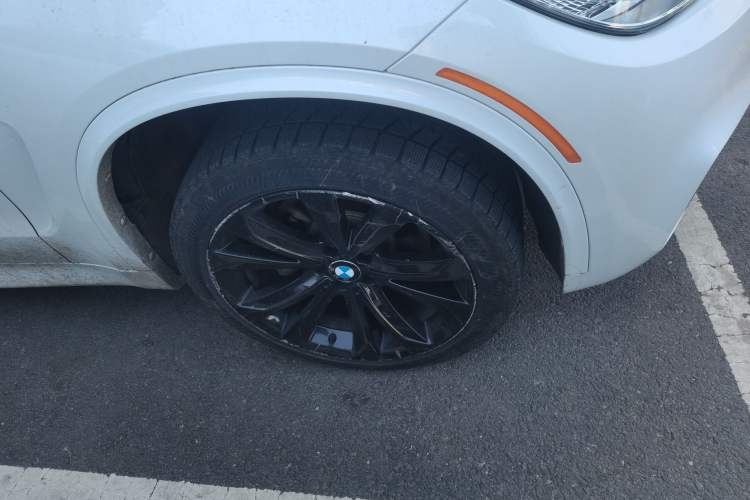 Used BMW X5  Right Front Wheel Hub