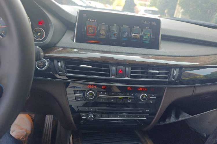 Used BMW X5 2017 xDrive28i Audio And AC Panel