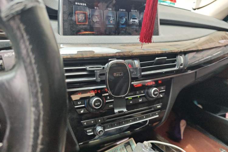 Used BMW X5 2017 xDrive28i Audio And AC Panel