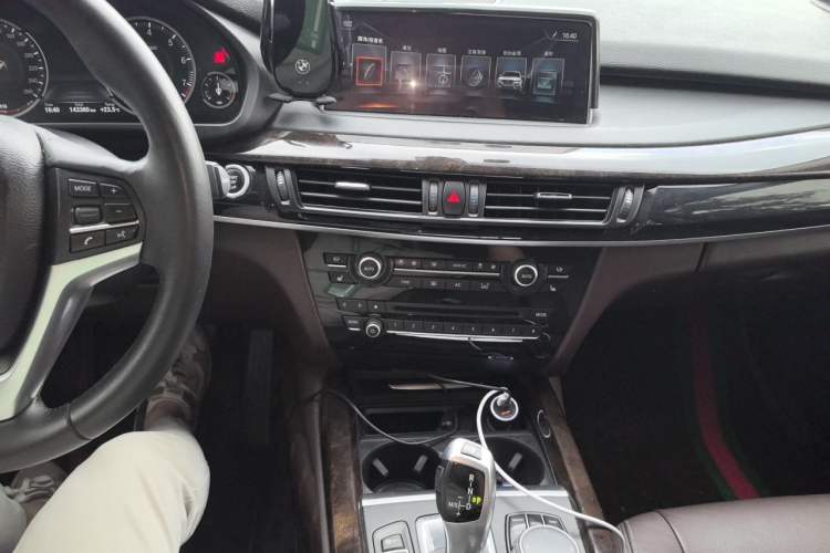 Used BMW X5 2017 xDrive28i Audio And AC Panel