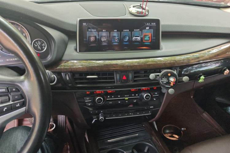 Used BMW X5 2017 xDrive28i Audio And AC Panel