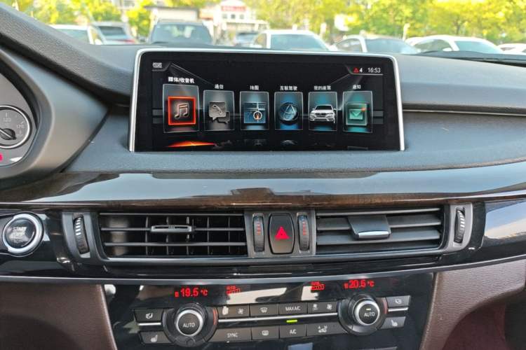 Used BMW X5 2017 xDrive28i Audio And AC Panel