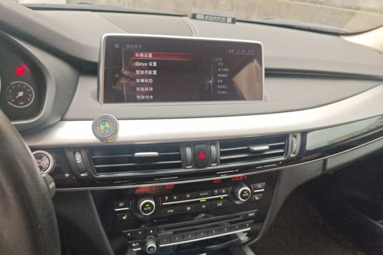 Used BMW X5  Audio And AC Panel