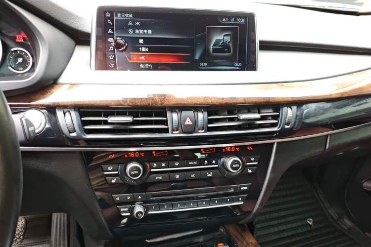 Used BMW X5 2017 xDrive28i Audio And AC Panel