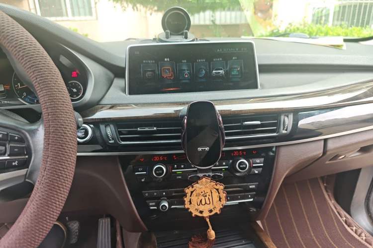 Used BMW X5 2017 xDrive28i Audio And AC Panel