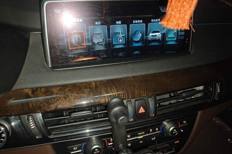 Used BMW X5 2017 xDrive28i Audio And AC Panel