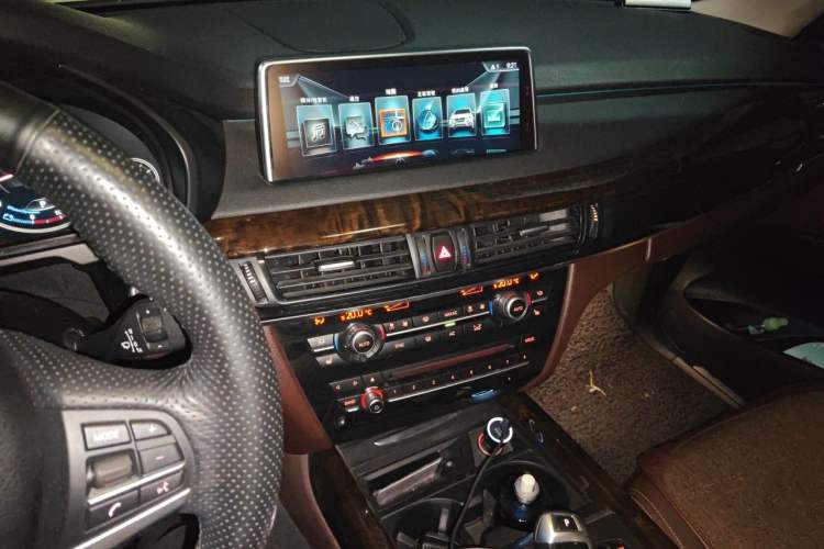 Used BMW X5 2017 xDrive28i Audio And AC Panel