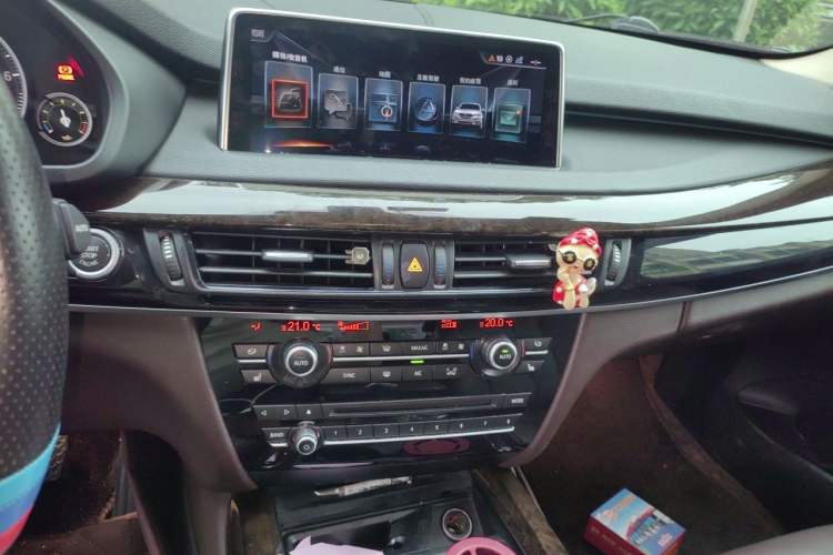 Used BMW X5 2017 xDrive28i Audio And AC Panel