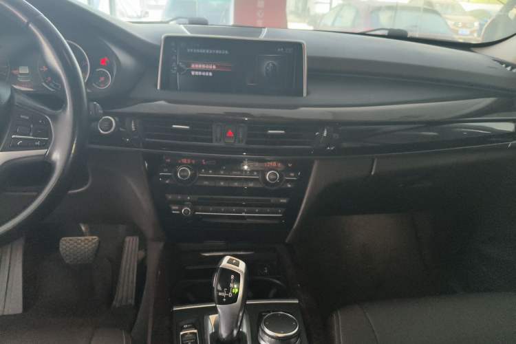 Used BMW X5 2017 xDrive28i Audio And AC Panel