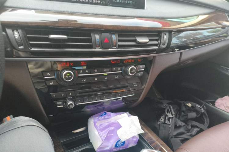 Used BMW X5 2017 xDrive28i Audio And AC Panel