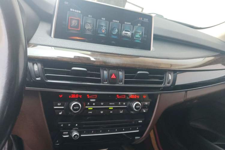 Used BMW X5 2017 xDrive28i Audio And AC Panel