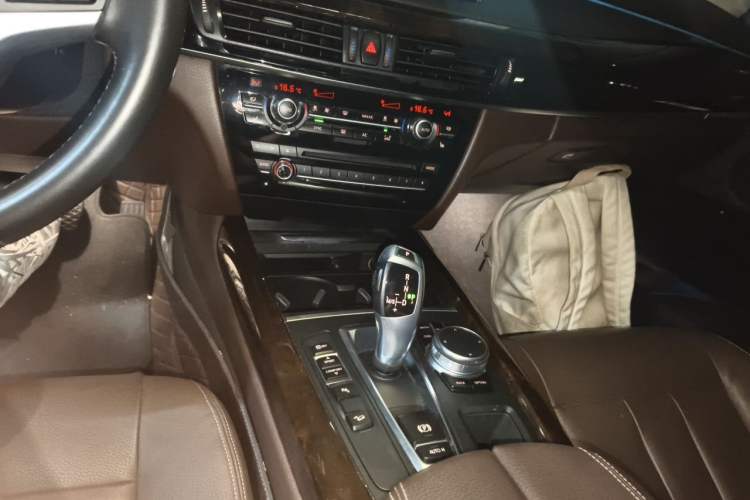 Used BMW X5 2017 xDrive28i Audio And AC Panel