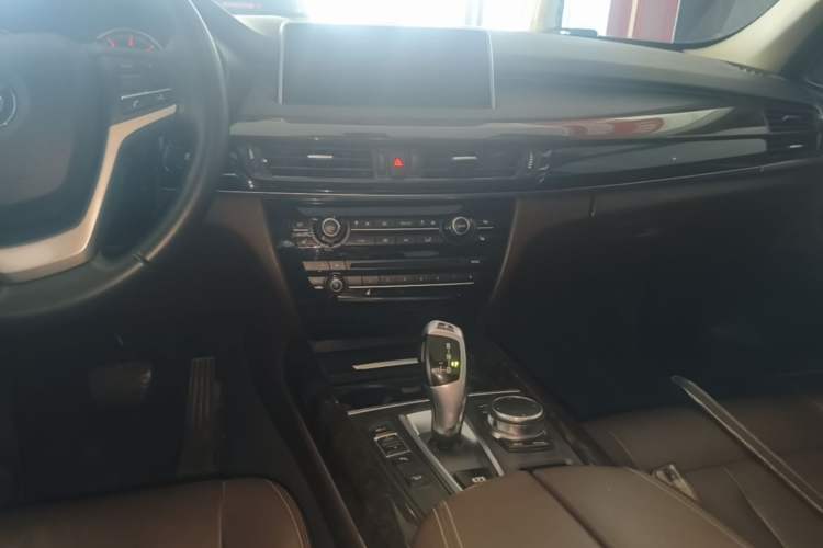 Used BMW X5 2017 xDrive28i Audio And AC Panel