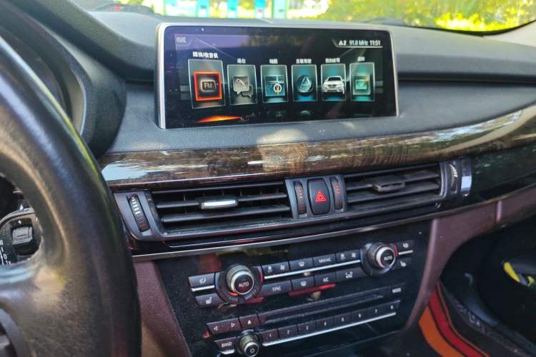 Used BMW X5 2017 xDrive28i Audio And AC Panel