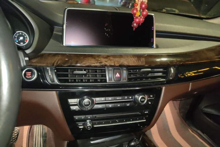 Used BMW X5 2017 xDrive28i Audio And AC Panel