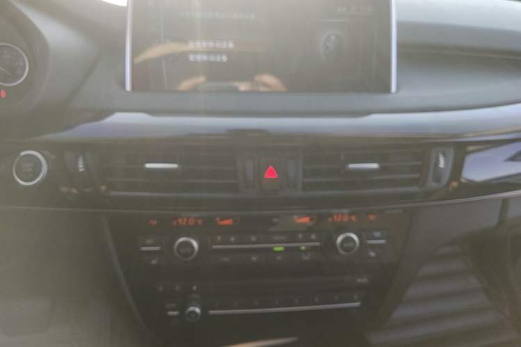 Used BMW X5 2017 xDrive28i Audio And AC Panel