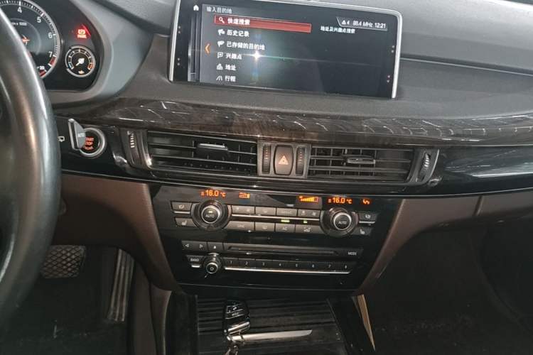 Used BMW X5 2017 xDrive28i Audio And AC Panel