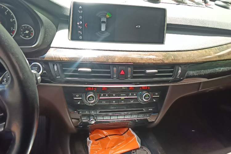 Used BMW X5 2017 xDrive28i Audio And AC Panel