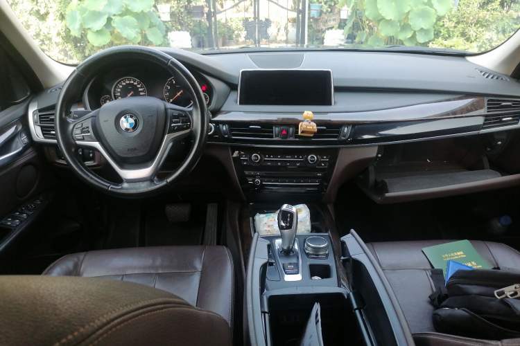 Used BMW X5 2017 xDrive28i Center Console