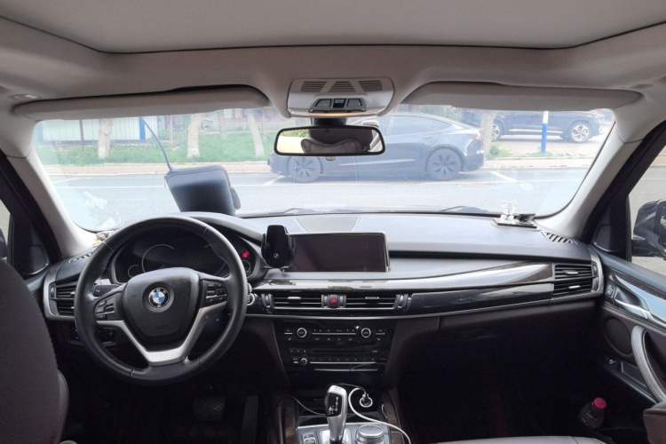 Used BMW X5 2017 xDrive28i Center Console