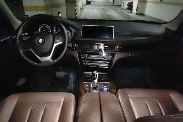 Used BMW X5 2017 xDrive28i Center Console