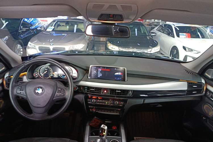 Used BMW X5 2017 xDrive35i Middle East Center Console