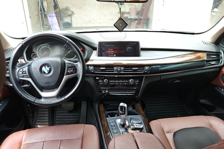 Used BMW X5 2017 xDrive28i Center Console