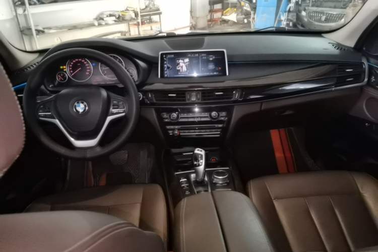 Used BMW X5 2017 xDrive28i Center Console