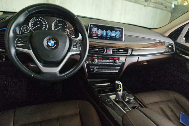 Used BMW X5 2017 xDrive28i Center Console