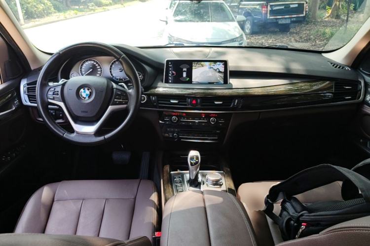 Used BMW X5 2017 xDrive35i Leading Model Center Console
