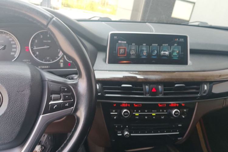Used BMW X5 2017 xDrive28i Center Console