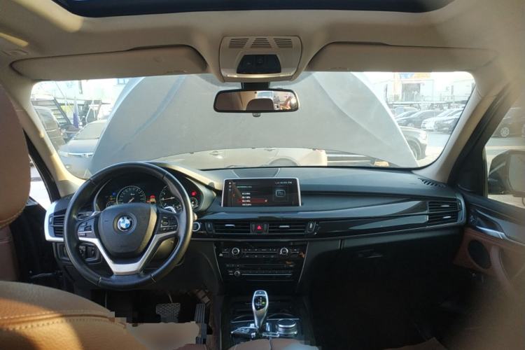 Used BMW X5 2017 xDrive35i Standard Model U.S. Specification Center Console