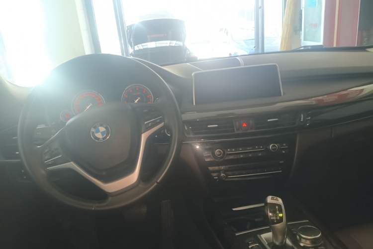 Used BMW X5 2017 xDrive28i Center Console