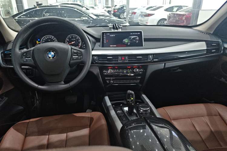 Used BMW X5 2017 xDrive35i Middle East Center Console
