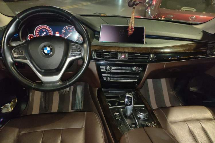 Used BMW X5 2017 xDrive28i Center Console