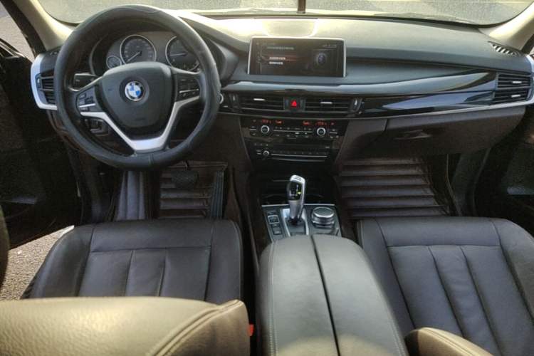 Used BMW X5 2017 xDrive28i Center Console
