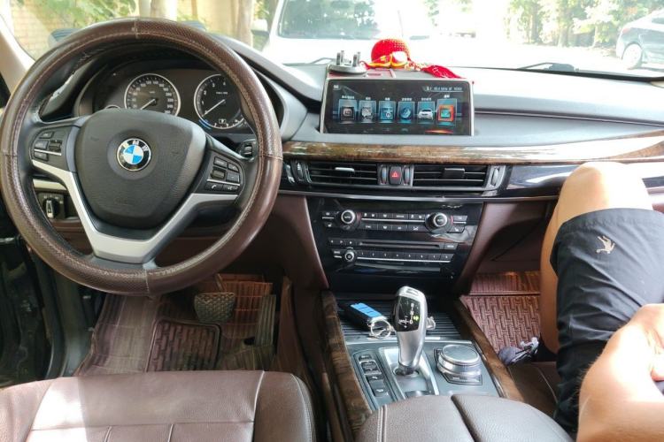 Used BMW X5 2017 xDrive28i Center Console