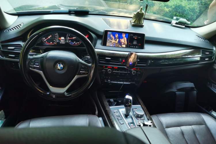 Used BMW X5 2017 xDrive28i Center Console