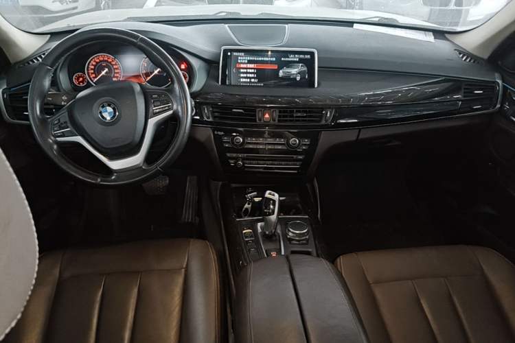 Used BMW X5 2017 xDrive28i Center Console