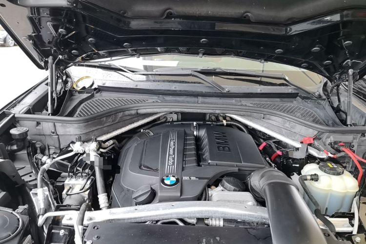 Used BMW X5 2017 xDrive35i parallel import Engine Bay