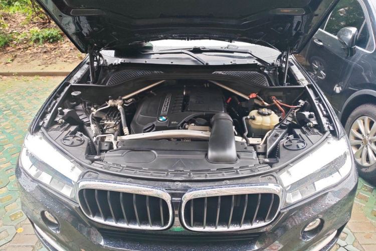 Used BMW X5  Engine Bay