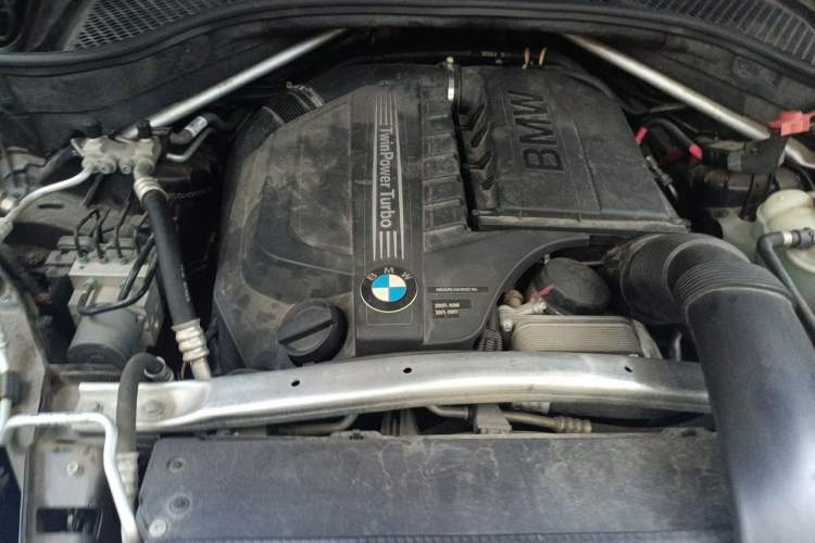 Used BMW X5 2017 xDrive35i Middle East Engine Bay