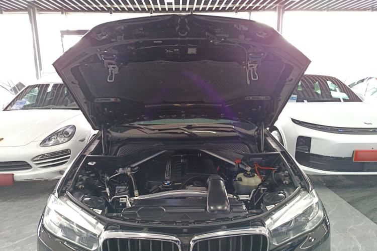 Used BMW X5 2017 xDrive35i Middle East Engine Bay